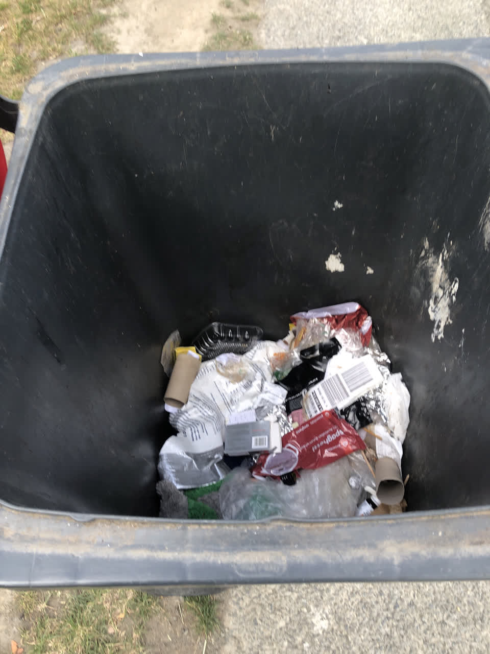 The photograph attached to this rubbish/recycling report