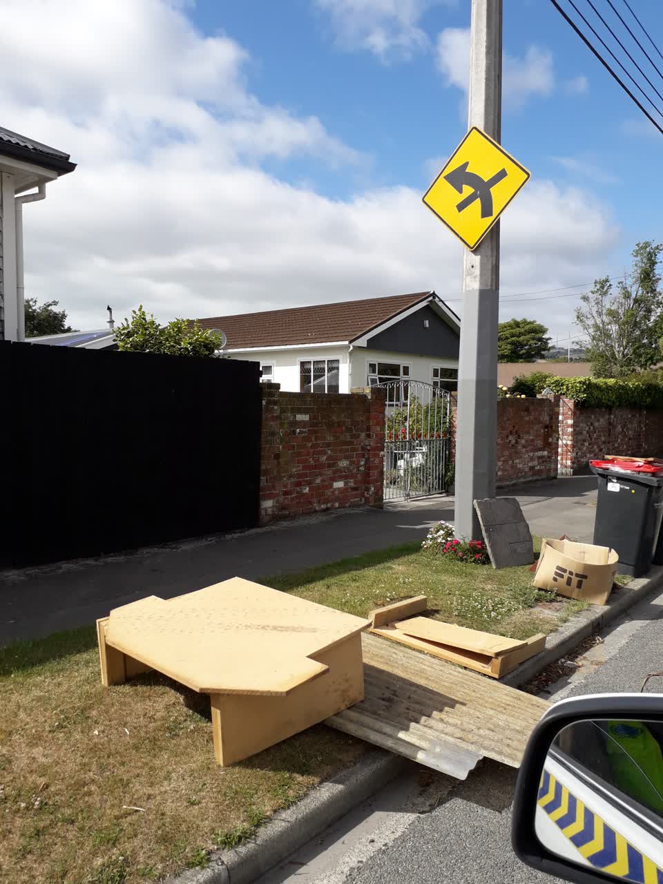 The photograph attached to this rubbish/recycling report