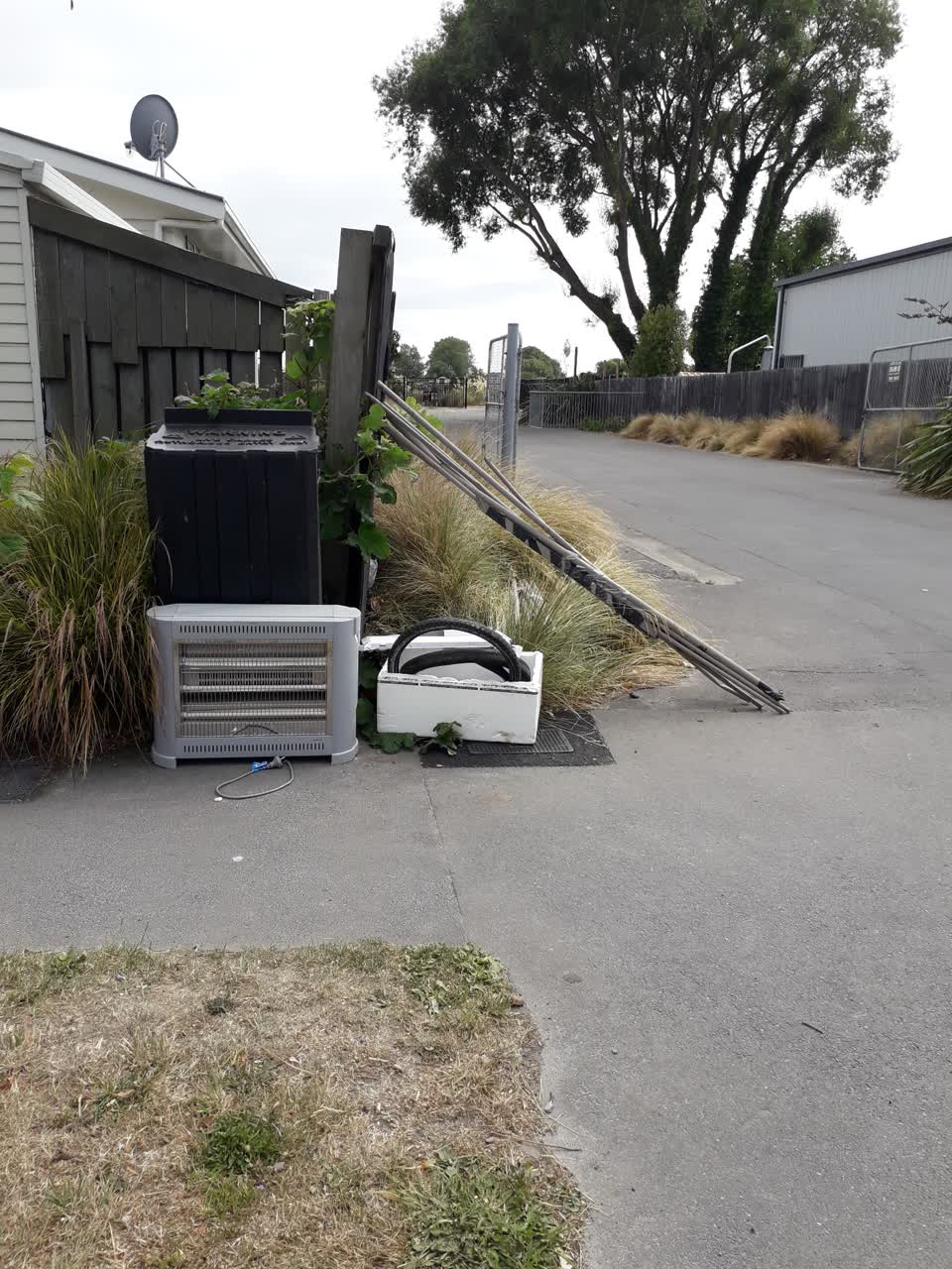 The photograph attached to this rubbish/recycling report