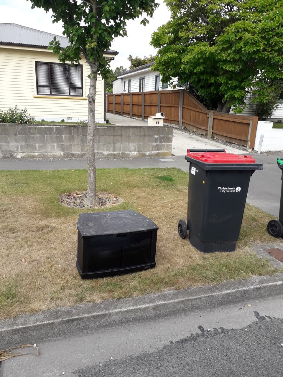 The photograph attached to this rubbish/recycling report