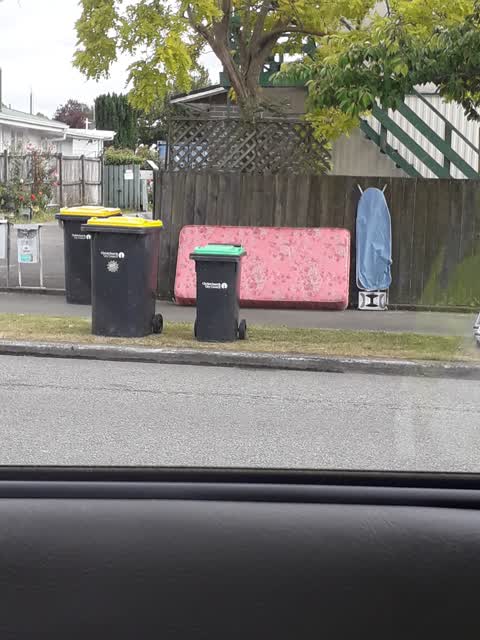 Rubbish/Recycling, a report photo