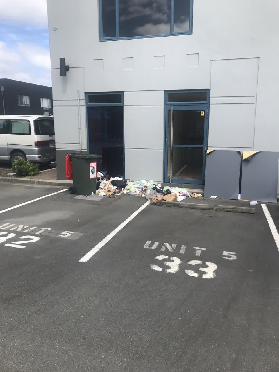 The photograph attached to this rubbish/recycling report
