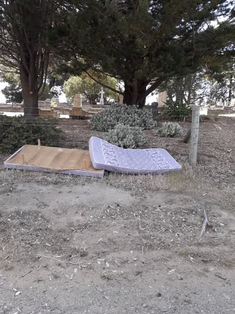 Rubbish/Recycling, a report photo