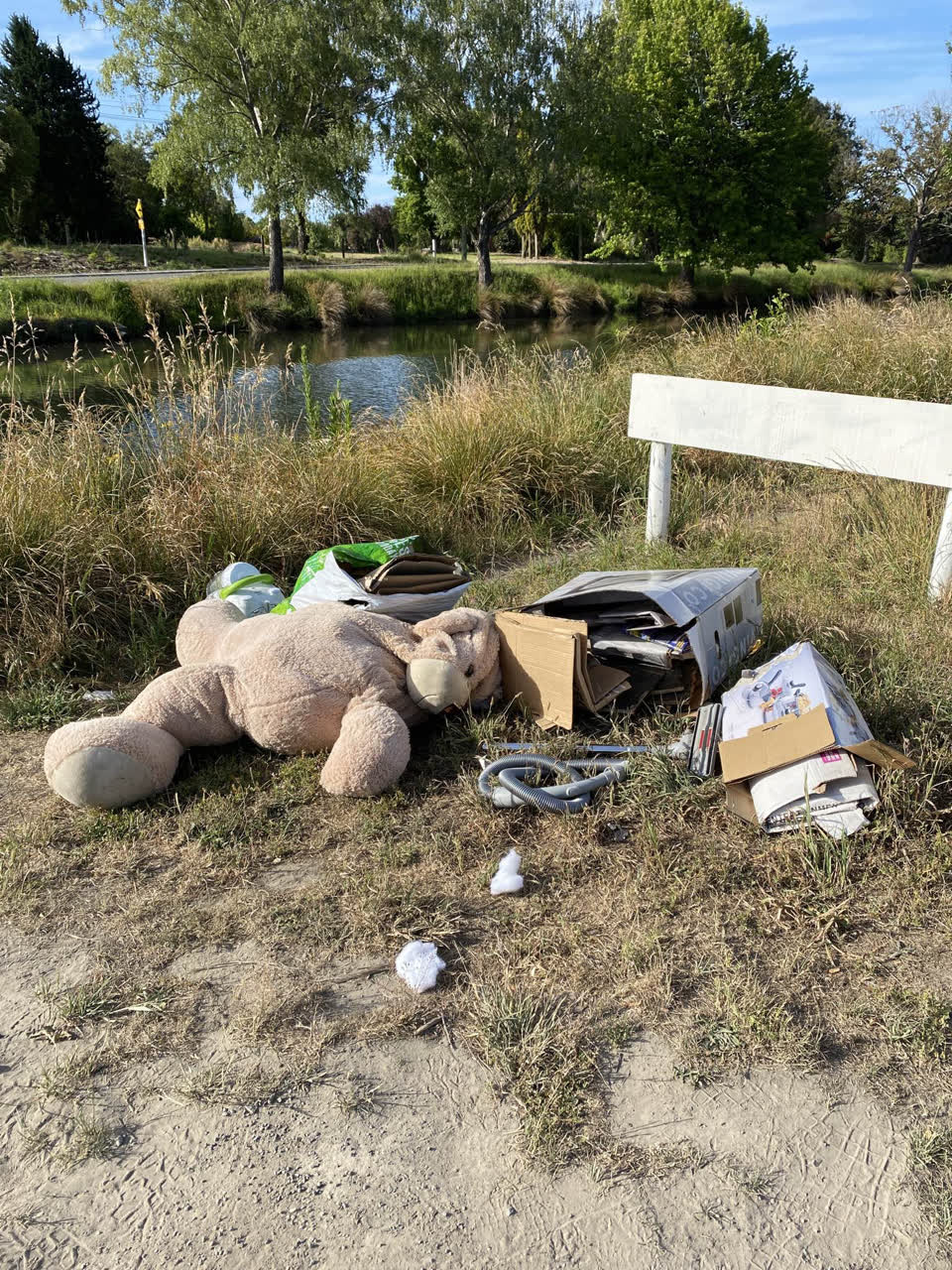 The photograph attached to this rubbish/recycling report