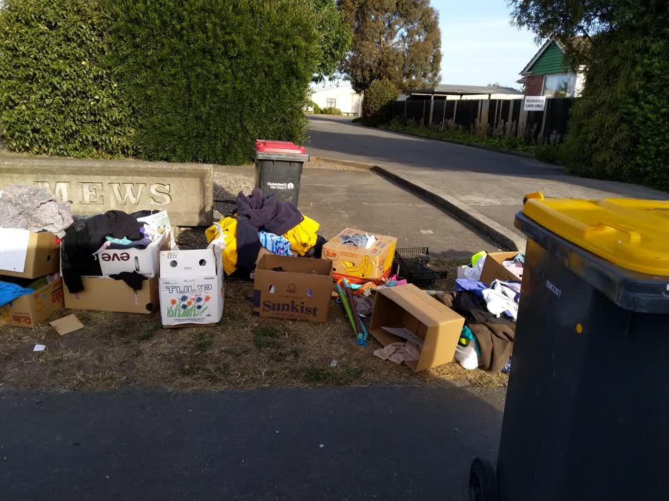 The photograph attached to this rubbish/recycling report
