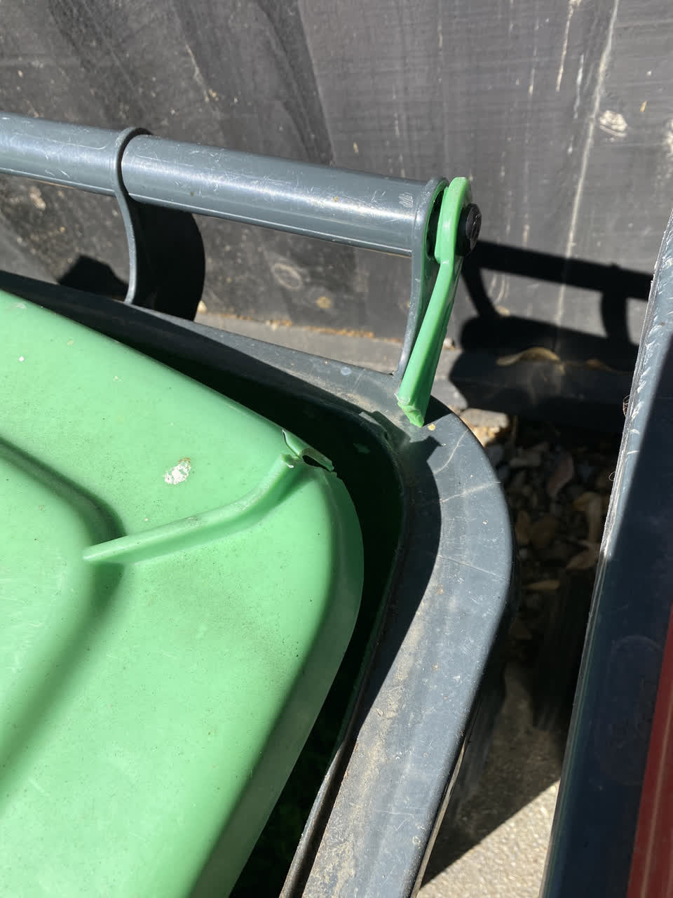 The photograph attached to this rubbish/recycling report