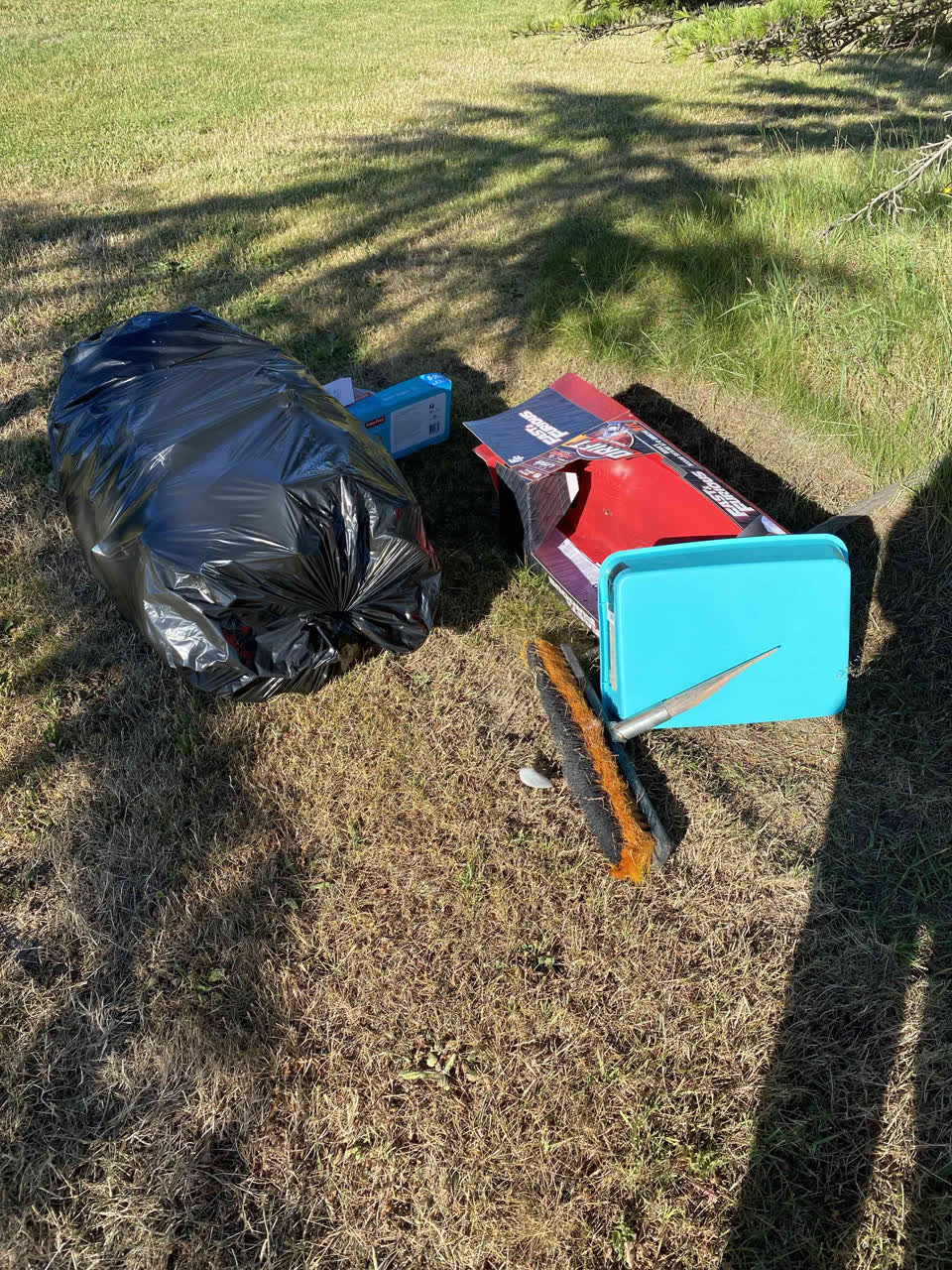 The photograph attached to this rubbish/recycling report