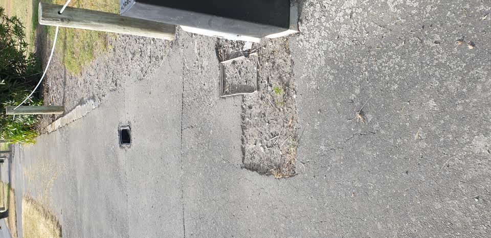 The photograph attached to this street light outage report