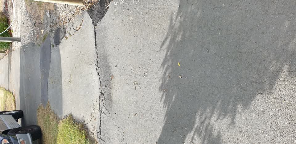 The photograph attached to this street light outage report