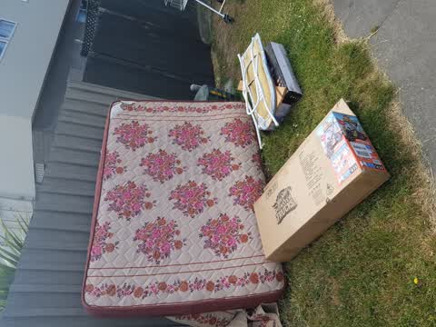 Rubbish/Recycling, a report photo