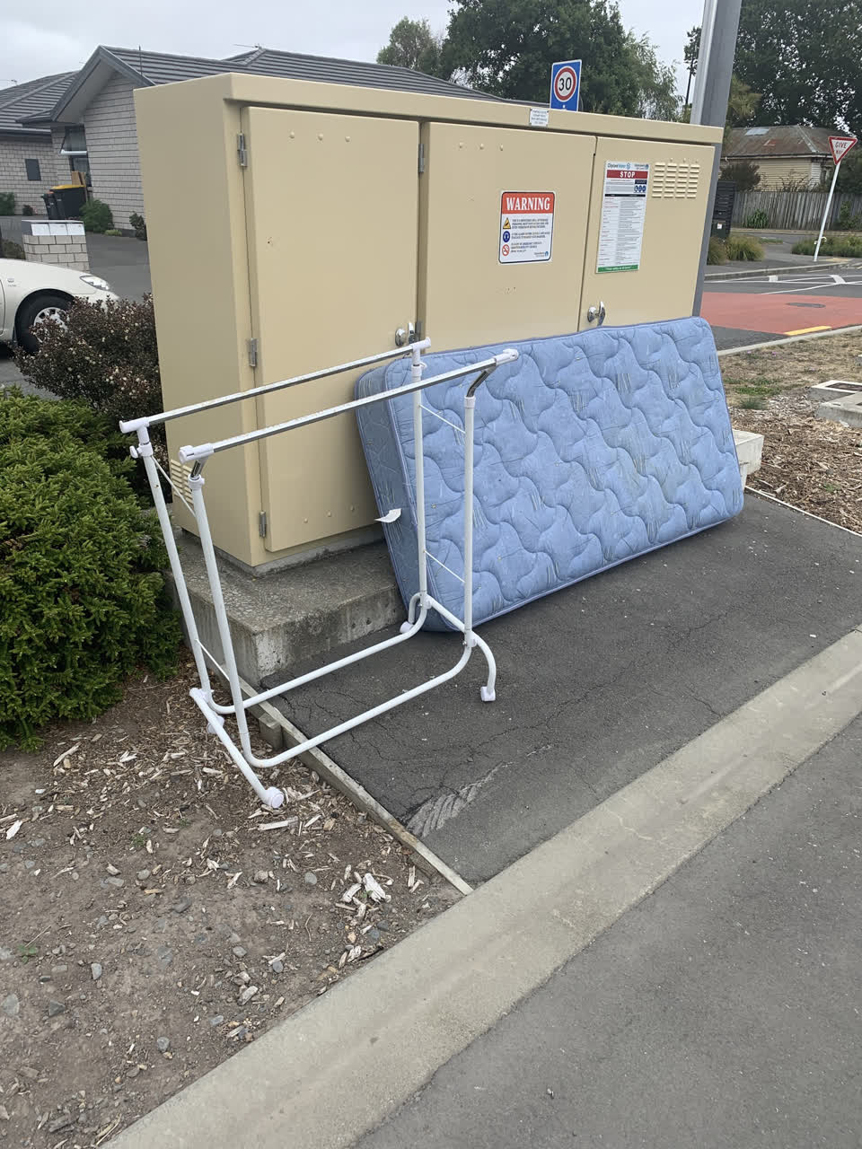 The photograph attached to this rubbish/recycling report