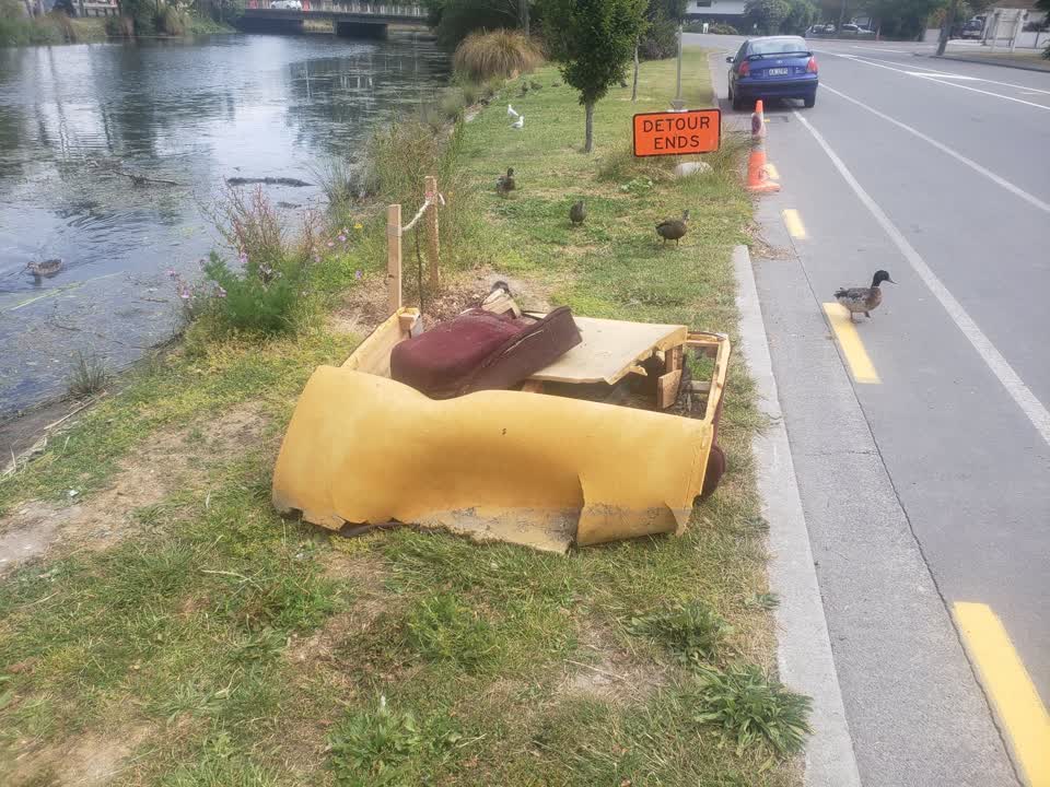 The photograph attached to this rubbish/recycling report