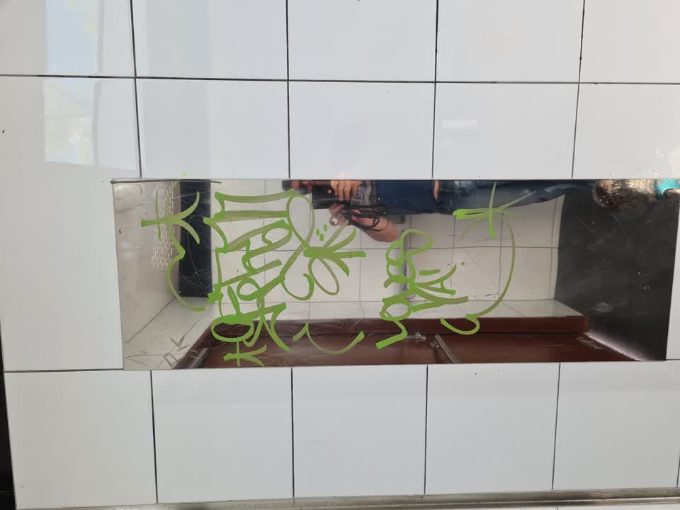 The photograph attached to this graffiti report