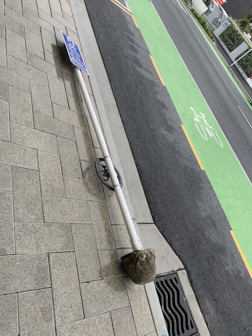 The photograph attached to this roading/streets report