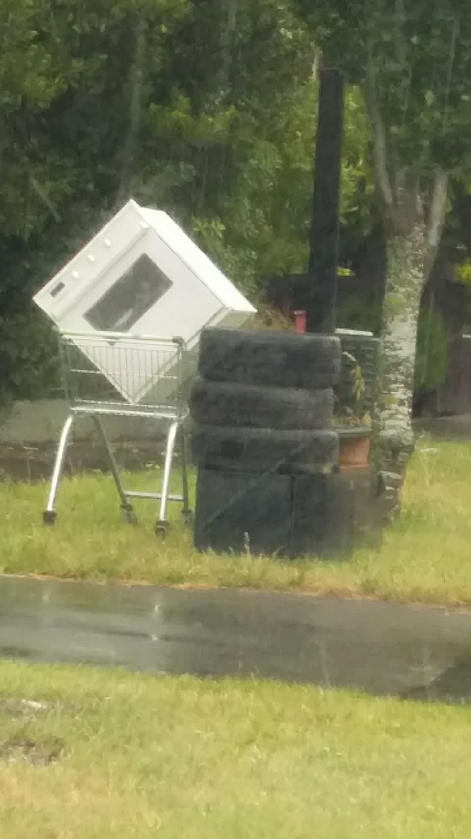 The photograph attached to this rubbish/recycling report