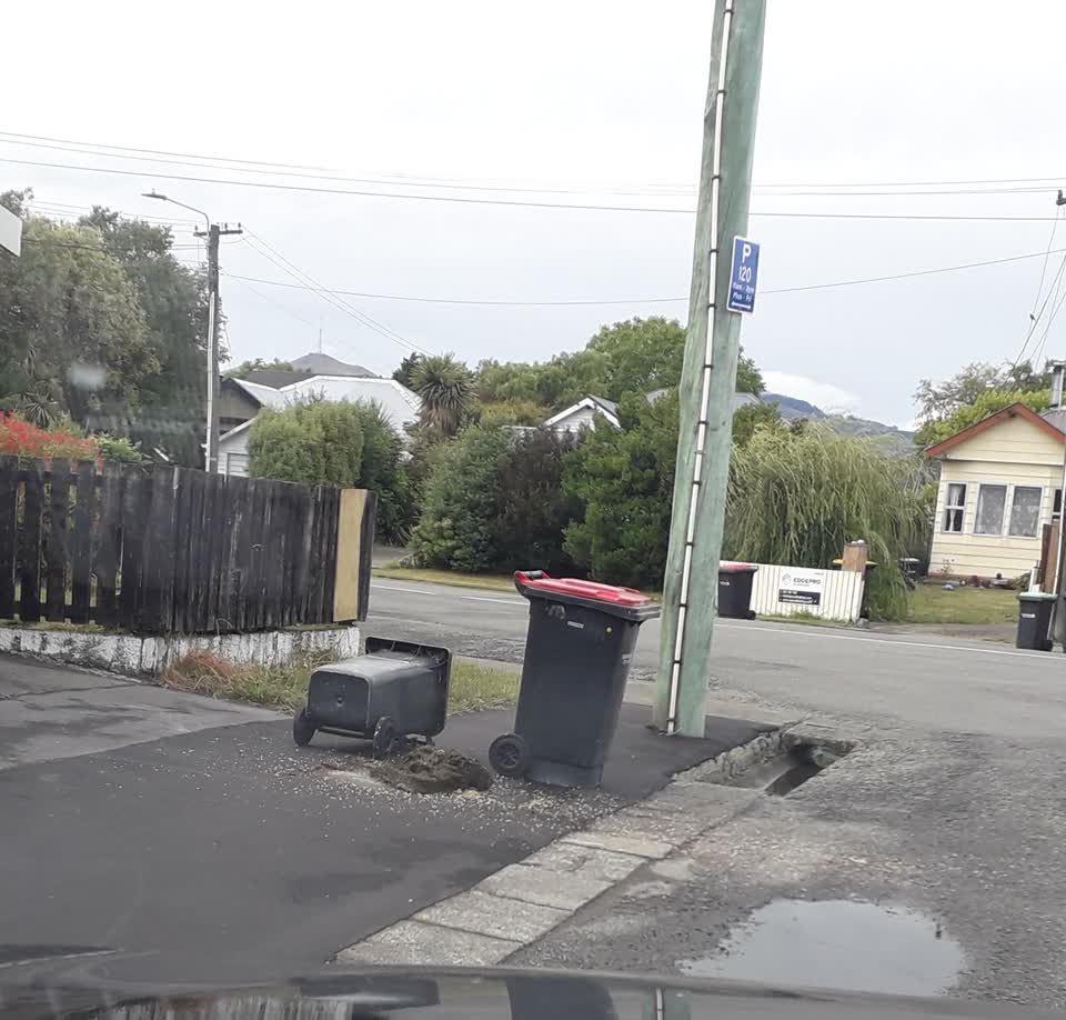 The photograph attached to this rubbish/recycling report
