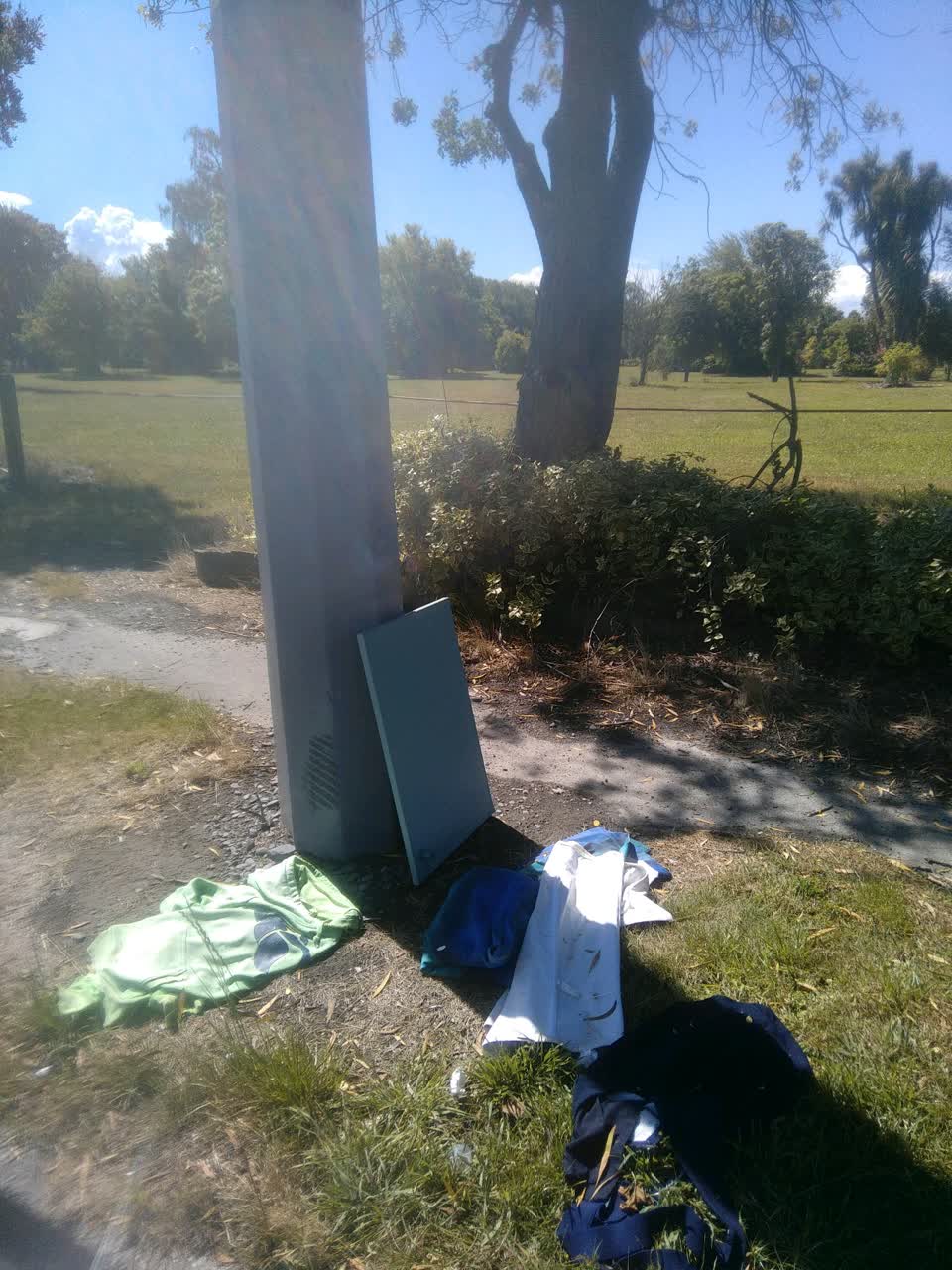 The photograph attached to this rubbish/recycling report
