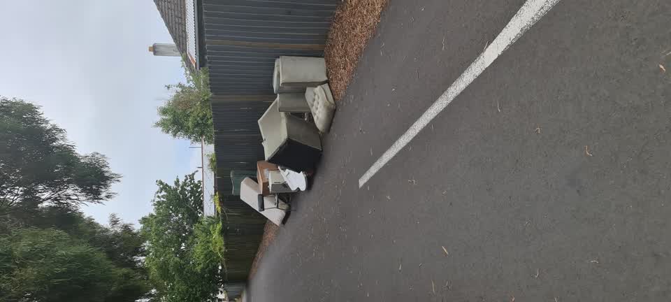 The photograph attached to this rubbish/recycling report