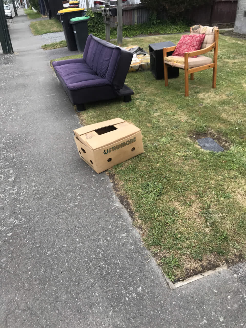 The photograph attached to this rubbish/recycling report