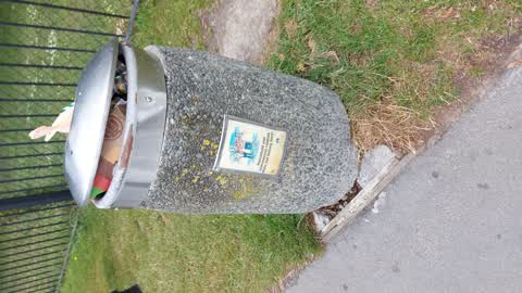 Rubbish/Recycling, a report photo