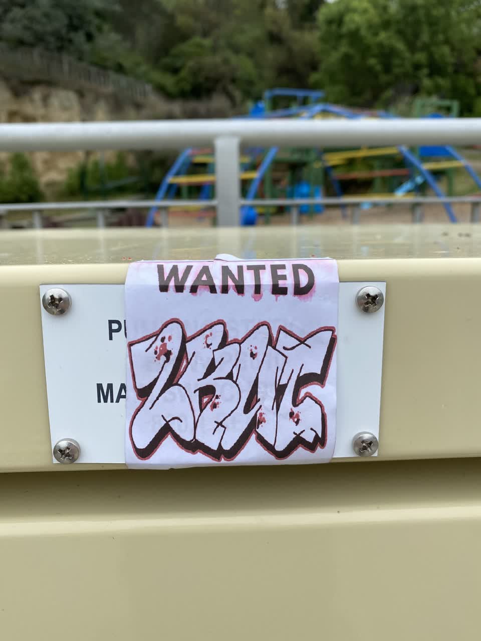 The photograph attached to this graffiti report