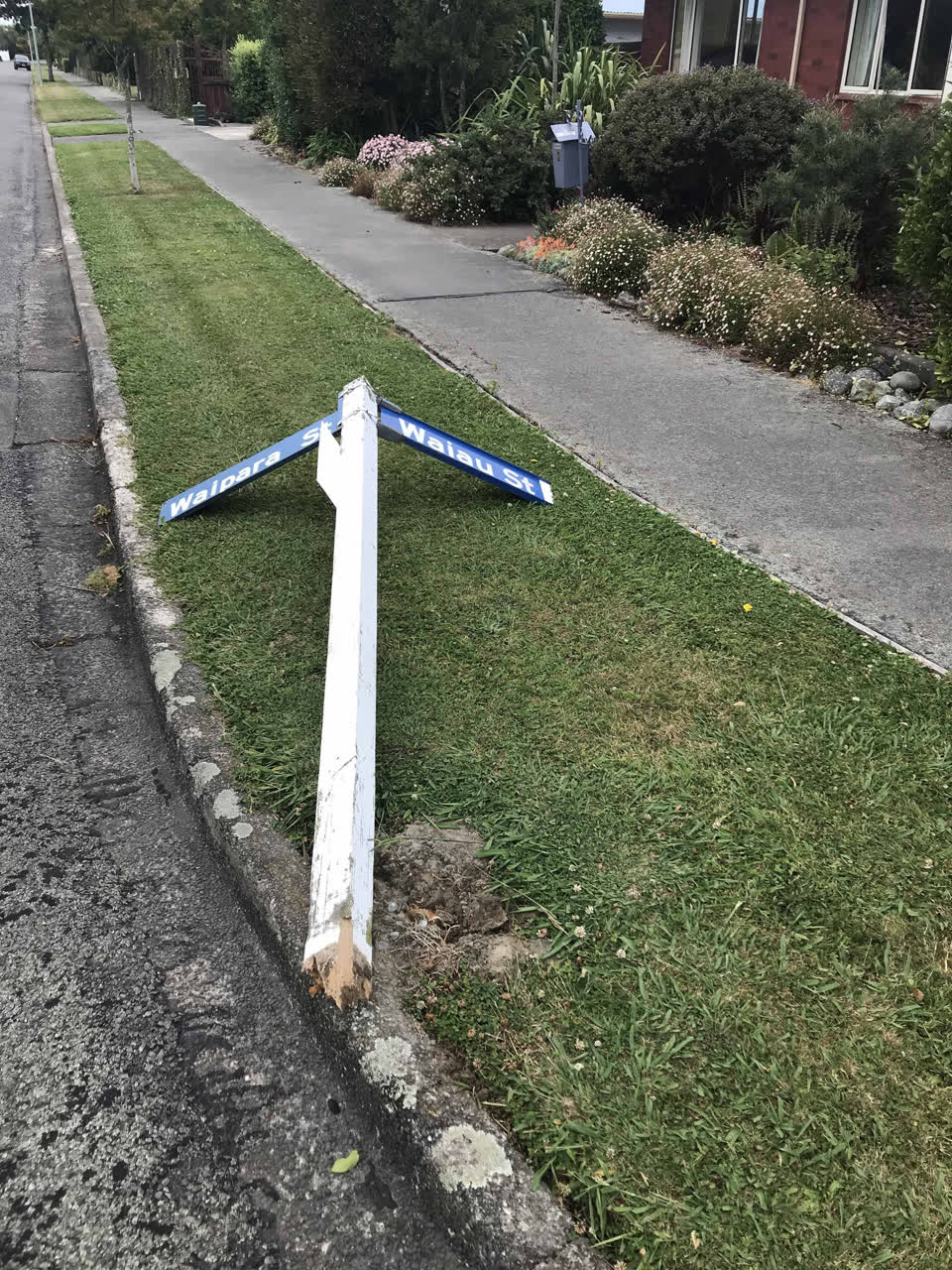 The photograph attached to this roading/streets report