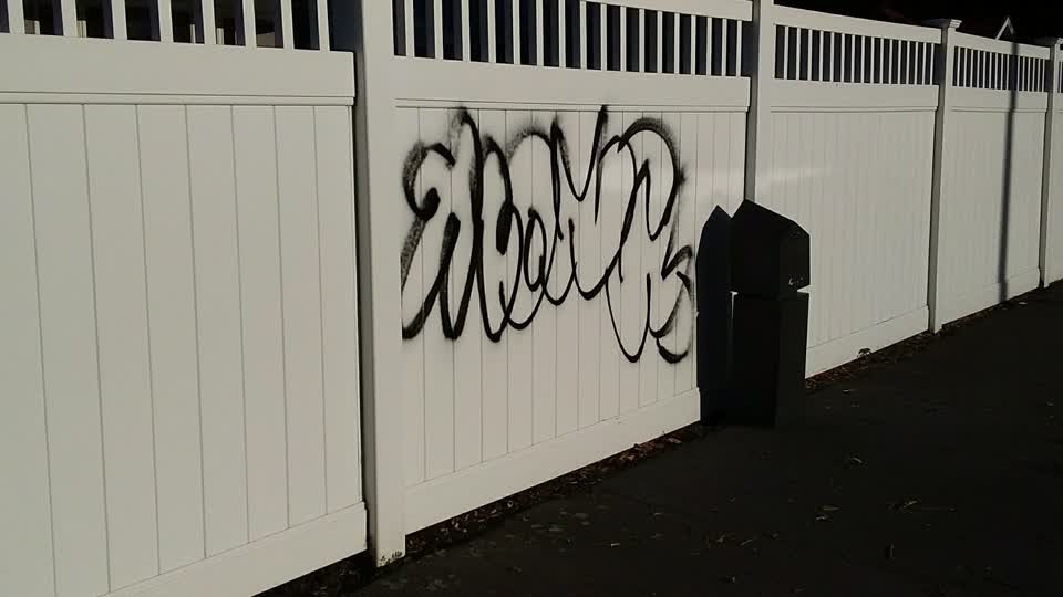 The photograph attached to this graffiti report