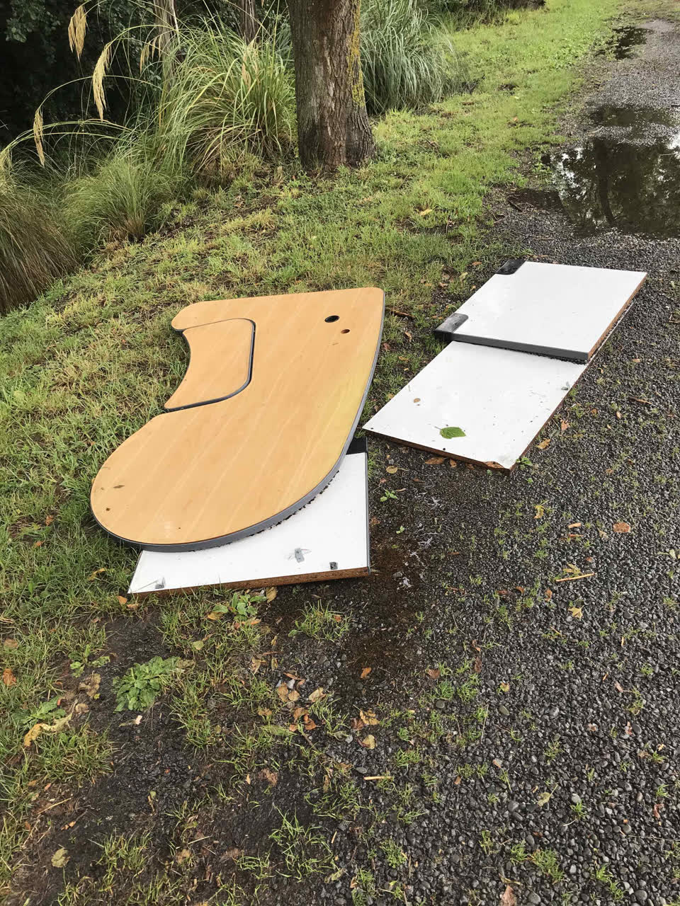 The photograph attached to this rubbish/recycling report