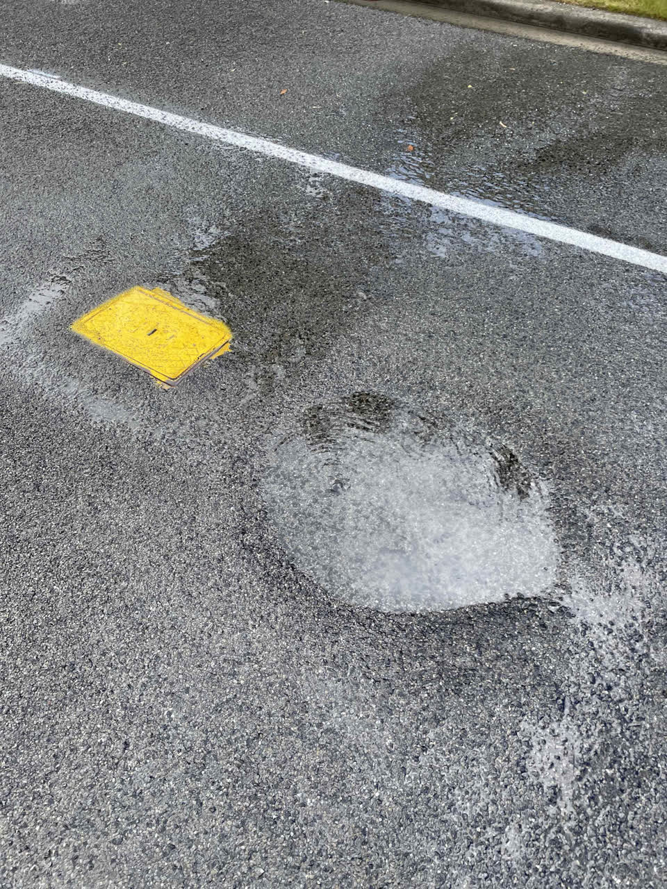 The photograph attached to this roading/streets report