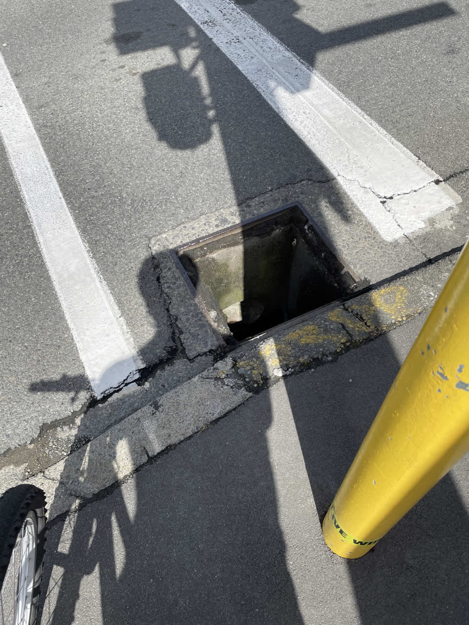 The photograph attached to this roading/streets report