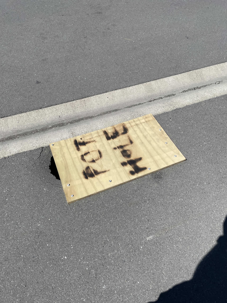 The photograph attached to this roading/streets report