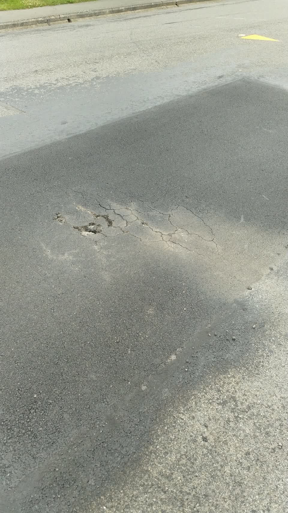 The photograph attached to this roading/streets report