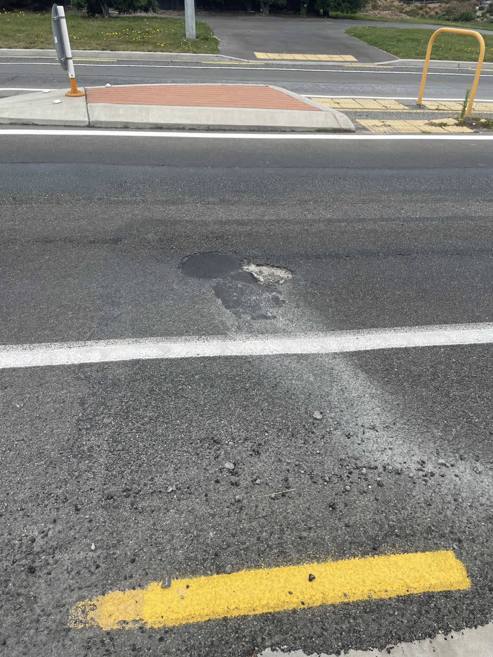 The photograph attached to this roading/streets report