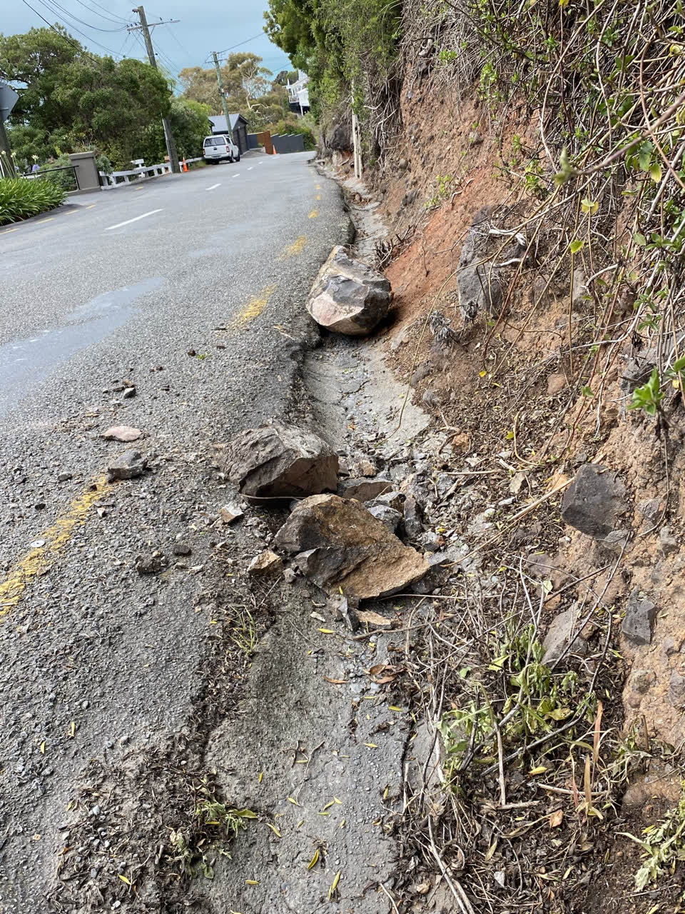The photograph attached to this roading/streets report