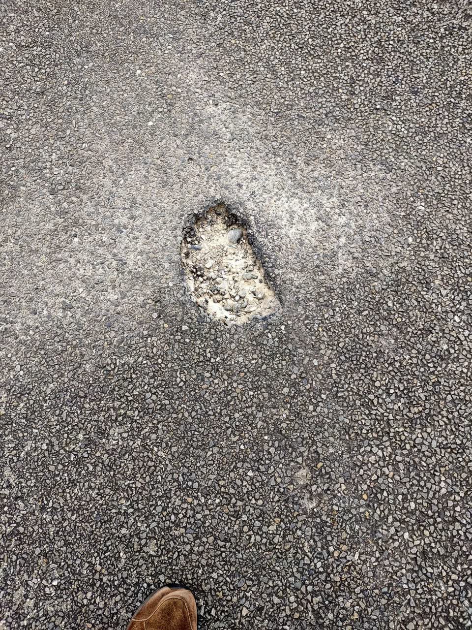 The photograph attached to this roading/streets report