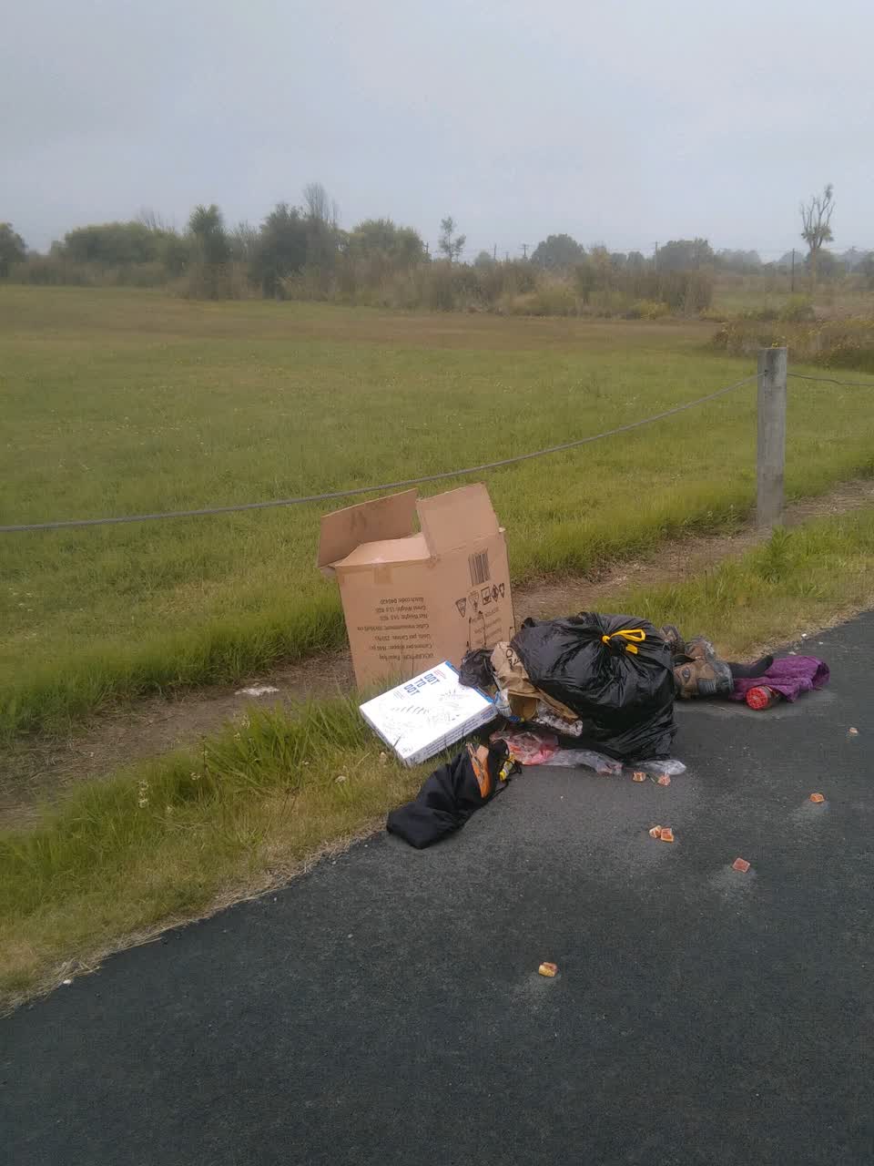 The photograph attached to this rubbish/recycling report