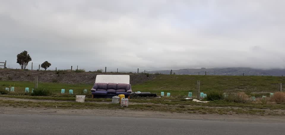 The photograph attached to this rubbish/recycling report