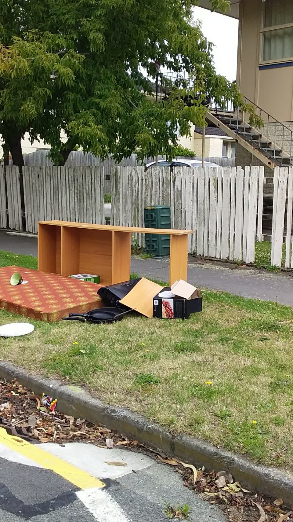 The photograph attached to this rubbish/recycling report