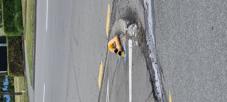 The photograph attached to this roading/streets report