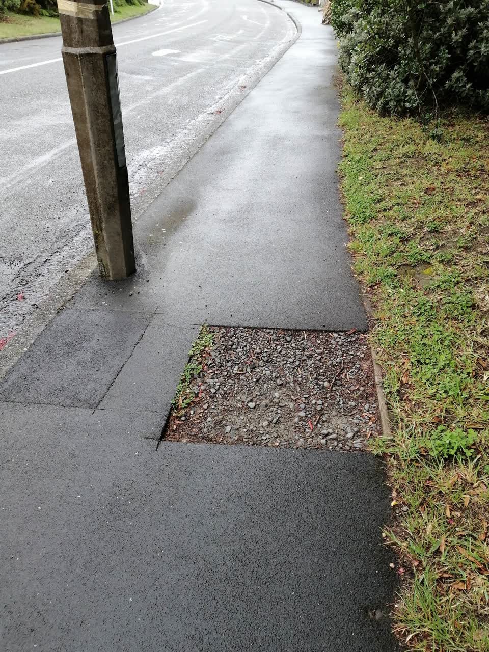 The photograph attached to this street light outage report