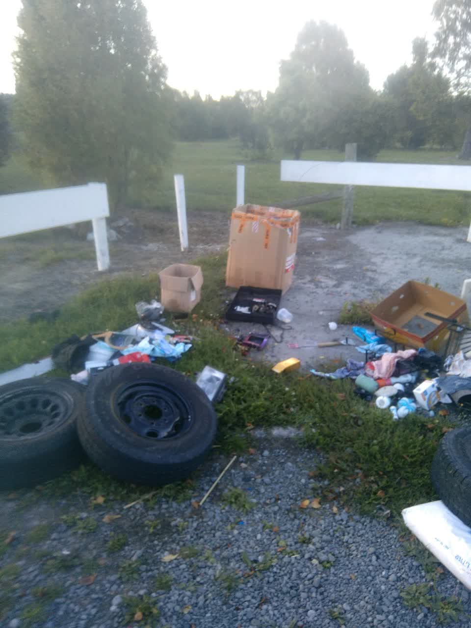 The photograph attached to this rubbish/recycling report
