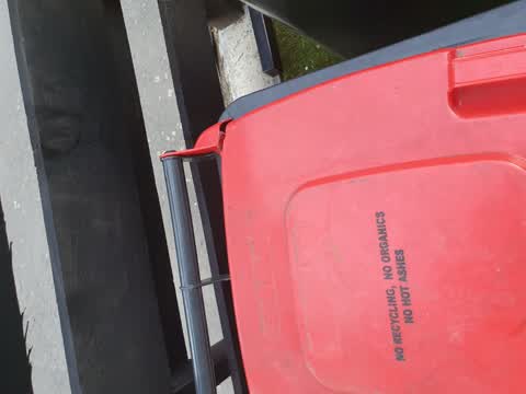 Rubbish/Recycling, a report photo