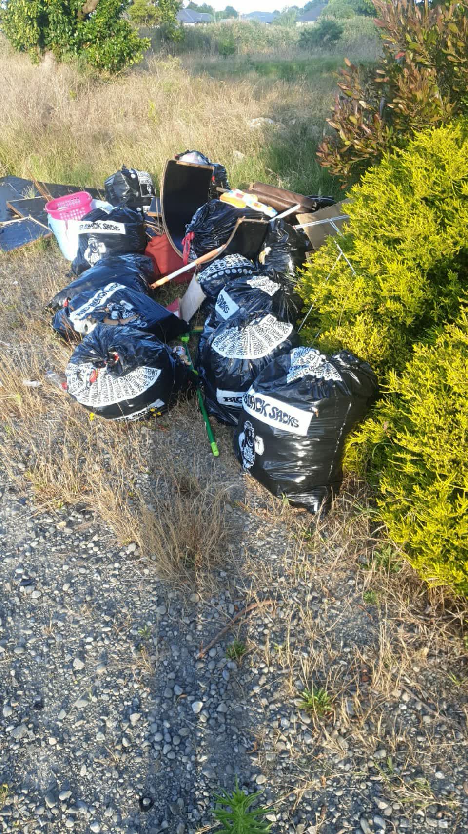 The photograph attached to this rubbish/recycling report