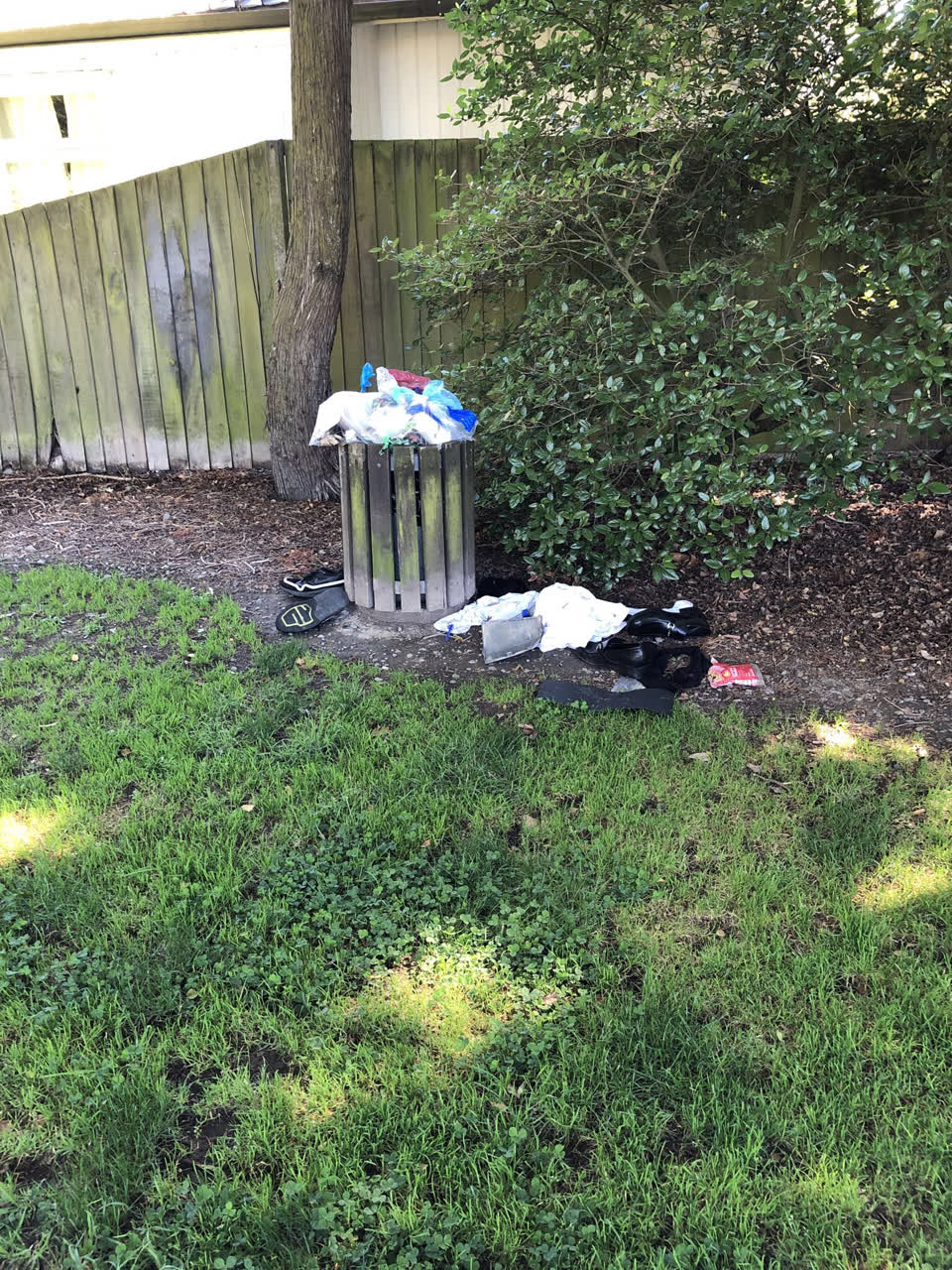 The photograph attached to this rubbish/recycling report