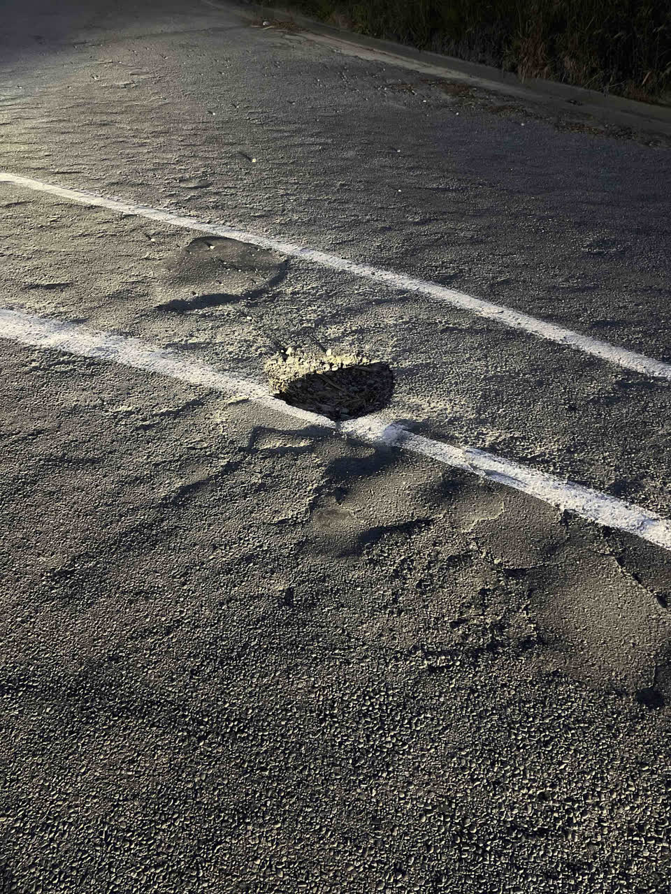 The photograph attached to this roading/streets report