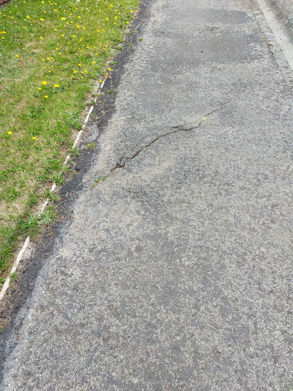 The photograph attached to this roading/streets report
