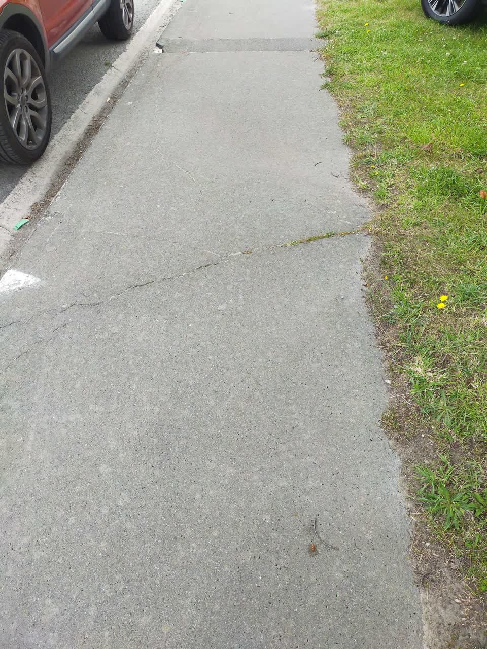 The photograph attached to this roading/streets report
