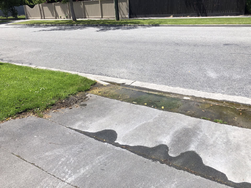 The photograph attached to this sewer - leak / blockage report