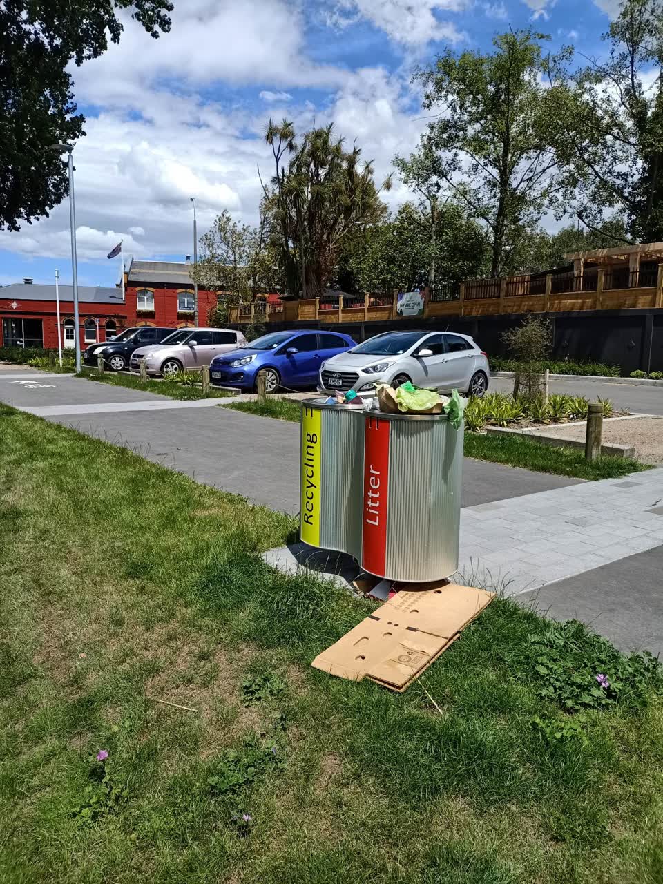 The photograph attached to this rubbish/recycling report