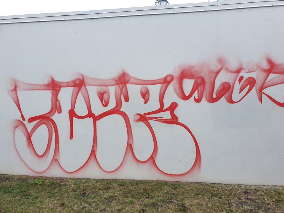 The photograph attached to this graffiti report